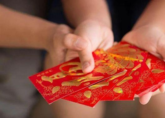 关怀员工父母，为员工父母设置关怀金制度